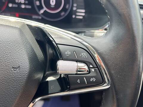Skoda Superb 1.4 TSI iV 13kWh Laurin & Klement Hatchback 5dr Petrol Plug-in Hybrid DSG Euro 6 (s/s) (218 ps) - U1651555