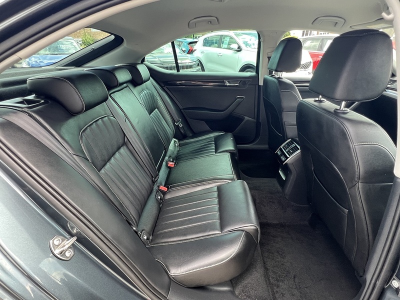 Skoda Superb 1.4 TSI iV 13kWh Laurin & Klement Hatchback 5dr Petrol Plug-in Hybrid DSG Euro 6 (s/s) (218 ps) - U1651555