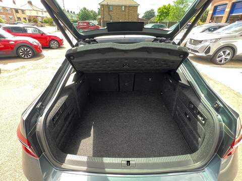 Skoda Superb 1.4 TSI iV 13kWh Laurin & Klement Hatchback 5dr Petrol Plug-in Hybrid DSG Euro 6 (s/s) (218 ps) - U1651555