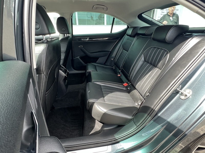 Skoda Superb 1.4 TSI iV 13kWh Laurin & Klement Hatchback 5dr Petrol Plug-in Hybrid DSG Euro 6 (s/s) (218 ps) - U1651555