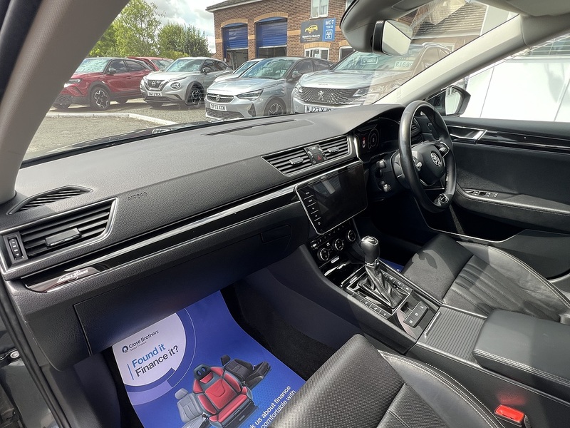 Skoda Superb 1.4 TSI iV 13kWh Laurin & Klement Hatchback 5dr Petrol Plug-in Hybrid DSG Euro 6 (s/s) (218 ps) - U1651555