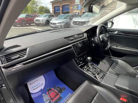Skoda Superb 1.4 TSI iV 13kWh Laurin & Klement Hatchback 5dr Petrol Plug-in Hybrid DSG Euro 6 (s/s) (218 ps) - U1651555