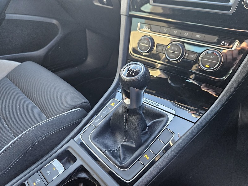 Volkswagen Golf TSI BlueMotion Tech R - U1710