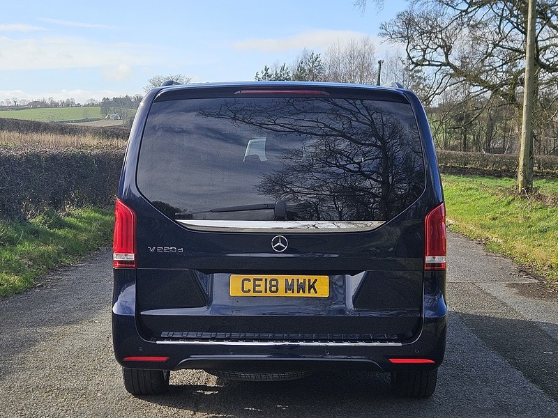 Mercedes-Benz V Class 2.2 V220d AMG Line MPV 5dr Diesel G-Tronic+ Euro 6 (s/s) 8 Seat XLWB (163 ps) - U1716