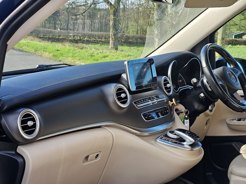 Mercedes-Benz V Class 2.2 V220d AMG Line MPV 5dr Diesel G-Tronic+ Euro 6 (s/s) 8 Seat XLWB (163 ps) - U1716