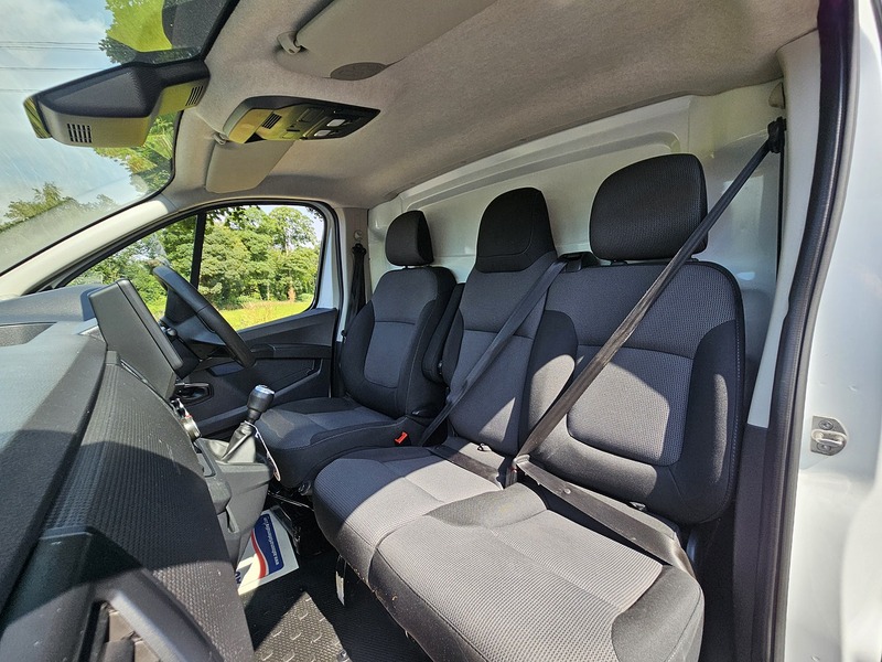 Renault Trafic 2.0 dCi Blue SL28 Business+ Panel Van 5dr Diesel Manual L1 H1 Euro 6 (s/s) (130 ps) - U1732