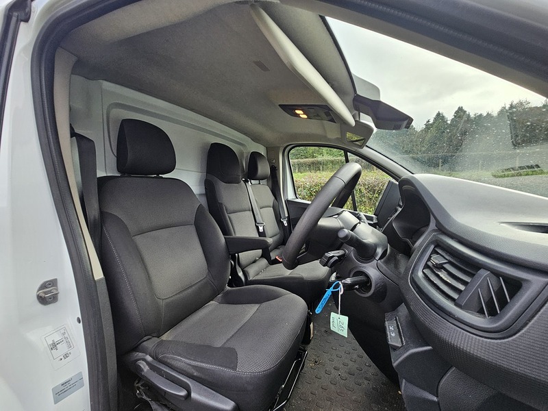 Renault Trafic 2.0 dCi Blue SL28 Business+ Panel Van 5dr Diesel Manual L1 H1 Euro 6 (s/s) (130 ps) - U1733