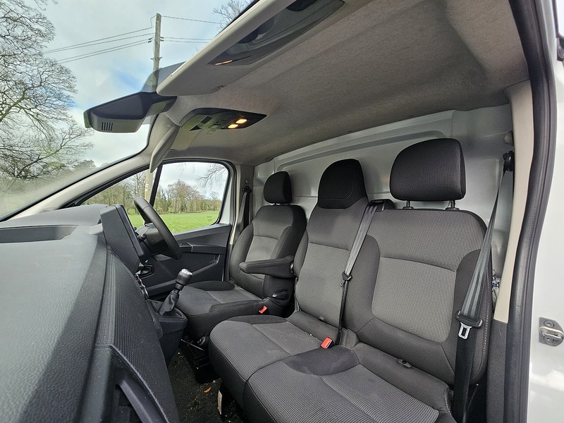 Renault Trafic 2.0 dCi Blue SL28 Business+ Panel Van 5dr Diesel Manual L1 H1 Euro 6 (s/s) (130 ps) - U1733