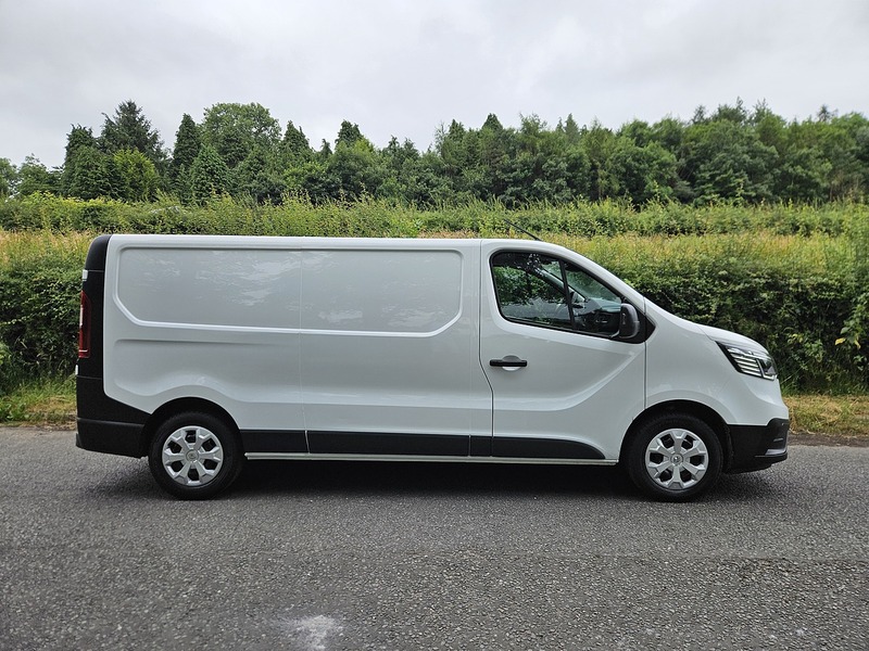 Renault Trafic 2.0 dCi Blue LL30 Business Panel Van 5dr Diesel Manual L2 H1 Euro 6 (s/s) (130 ps) - U1825