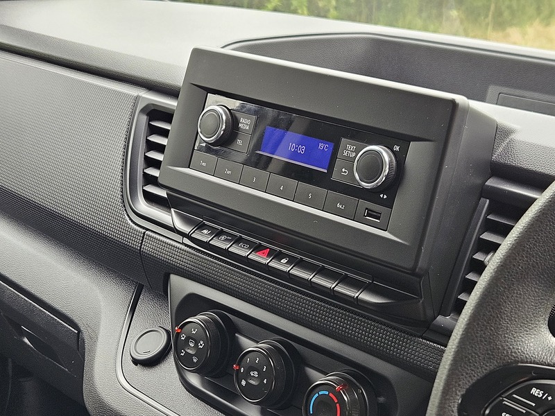 Renault Trafic 2.0 dCi Blue LL30 Business Panel Van 5dr Diesel Manual L2 H1 Euro 6 (s/s) (130 ps) - U1825