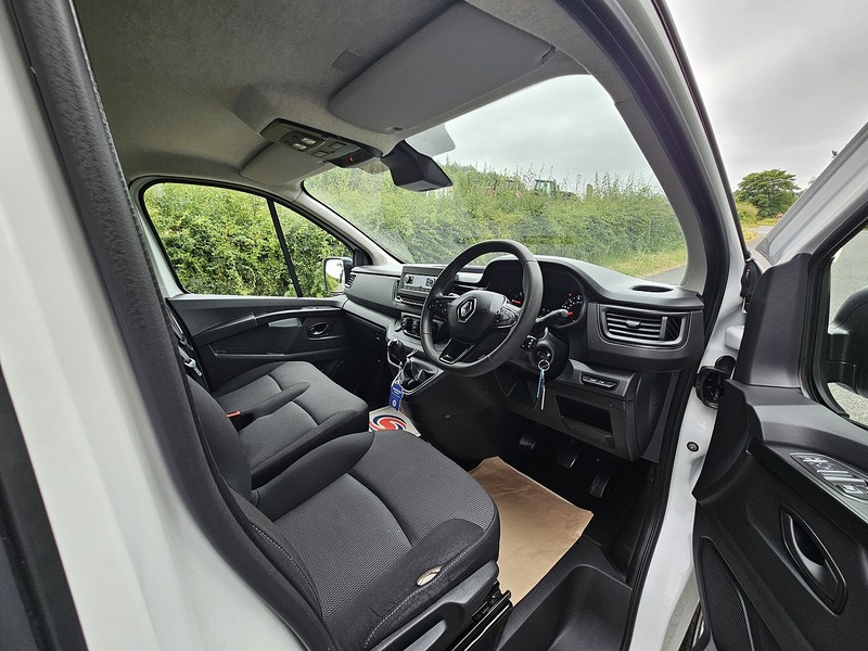 Renault Trafic 2.0 dCi Blue LL30 Business Panel Van 5dr Diesel Manual L2 H1 Euro 6 (s/s) (130 ps) - U1825