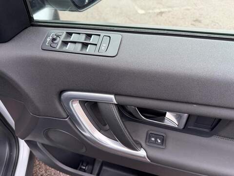 Land Rover Discovery Sport 2.0 TD4 HSE Auto 4WD Euro 6 (s/s) 5dr - U104