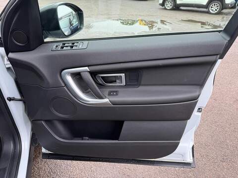 Land Rover Discovery Sport 2.0 TD4 HSE Auto 4WD Euro 6 (s/s) 5dr - U104