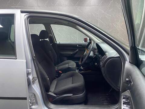 Volkswagen Golf 1.6 Match 5dr - U114