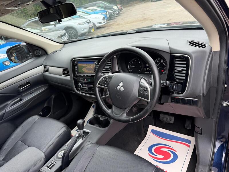 Mitsubishi Outlander 2.2 DI-D GX4 Auto 4WD Euro 5 (s/s) 5dr - U131