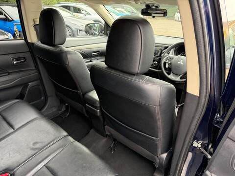 Mitsubishi Outlander 2.2 DI-D GX4 Auto 4WD Euro 5 (s/s) 5dr - U131