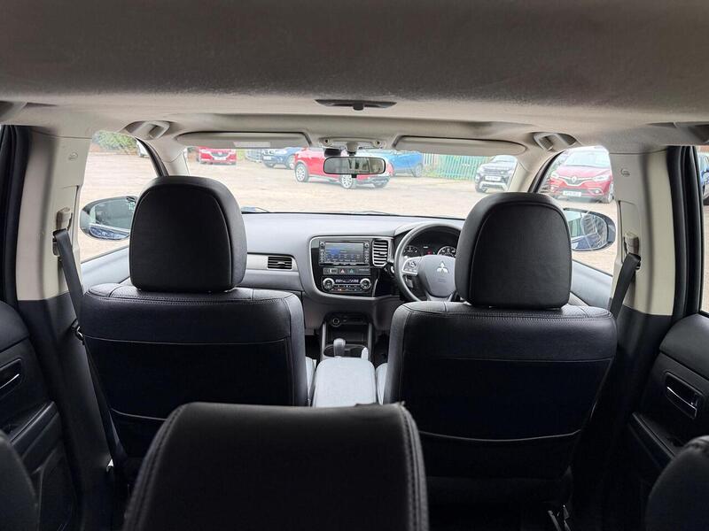 Mitsubishi Outlander 2.2 DI-D GX4 Auto 4WD Euro 5 (s/s) 5dr - U131