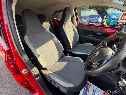 Toyota AYGO 1.0 VVT-i x-trend Euro 6 5dr (Safety Sense) - U137