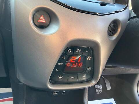 Toyota AYGO 1.0 VVT-i x-trend Euro 6 5dr (Safety Sense) - U137