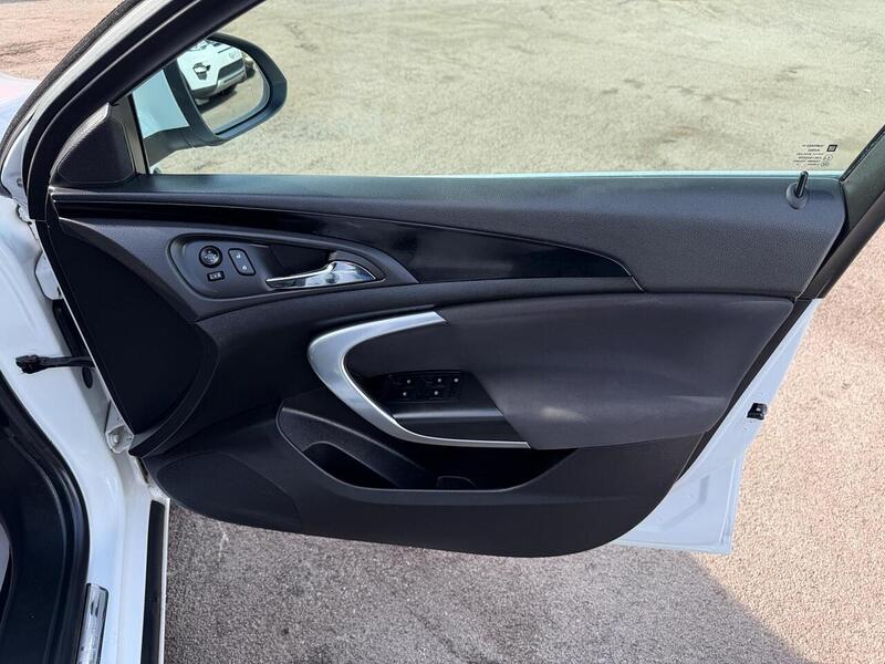 Vauxhall Insignia 2.0 CDTi SRi VX Line Nav Auto Euro 5 5dr - U143