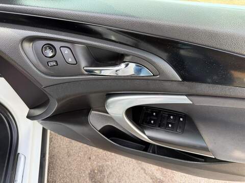 Vauxhall Insignia 2.0 CDTi SRi VX Line Nav Auto Euro 5 5dr - U143