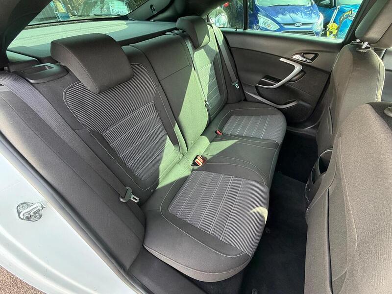 Vauxhall Insignia 2.0 CDTi SRi VX Line Nav Auto Euro 5 5dr - U143
