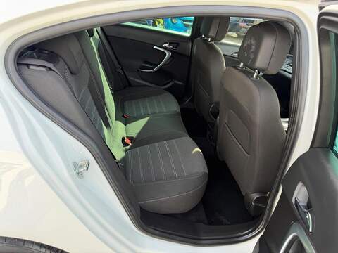 Vauxhall Insignia 2.0 CDTi SRi VX Line Nav Auto Euro 5 5dr - U143