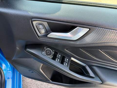 Ford Focus 1.0T EcoBoost ST-Line X Euro 6 (s/s) 5dr - U159
