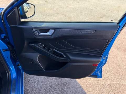 Ford Focus 1.0T EcoBoost ST-Line X Euro 6 (s/s) 5dr - U159