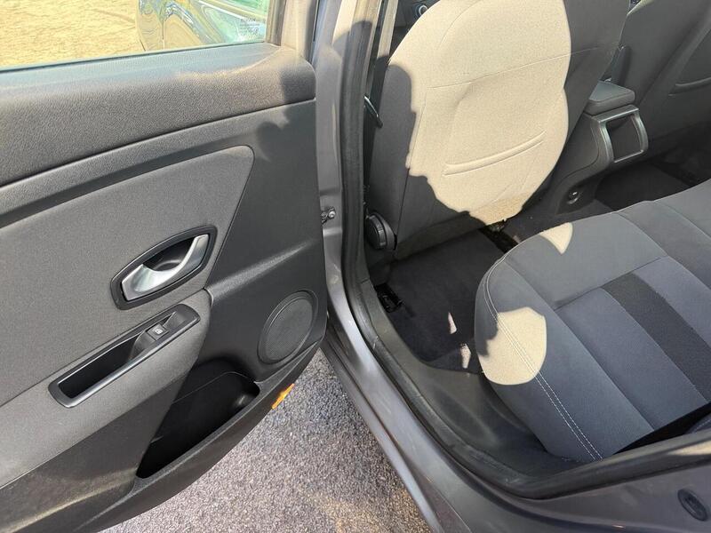 Renault Megane 1.6 16V Dynamique Euro 5 5dr - U172