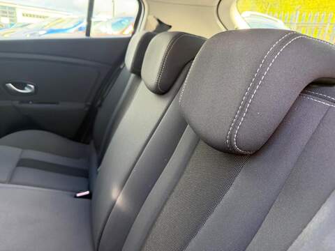 Renault Megane 1.6 16V Dynamique Euro 5 5dr - U172