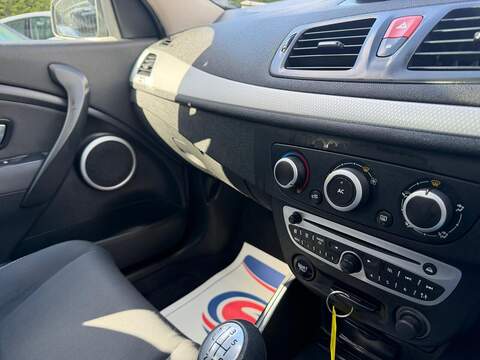 Renault Megane 1.6 16V Dynamique Euro 5 5dr - U172