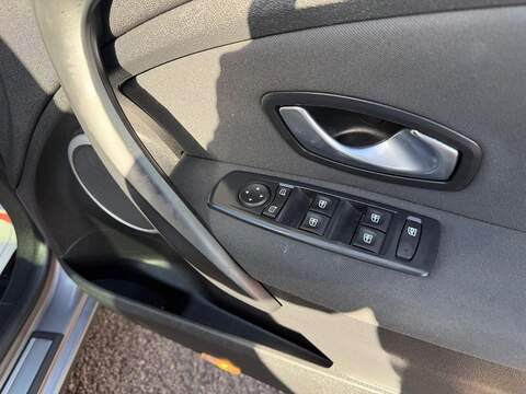 Renault Megane 1.6 16V Dynamique Euro 5 5dr - U172