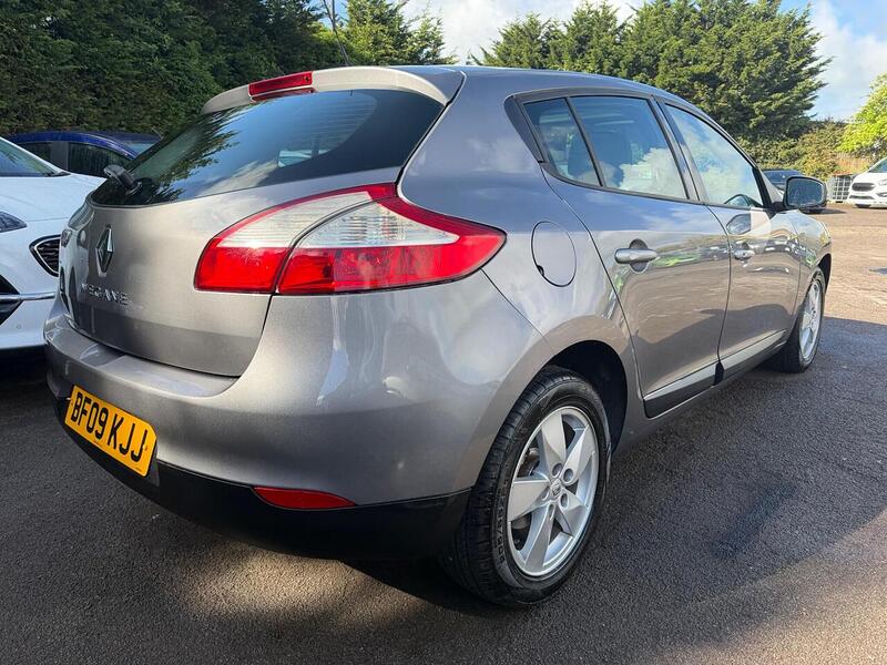 Renault Megane 1.6 16V Dynamique Euro 5 5dr - U172