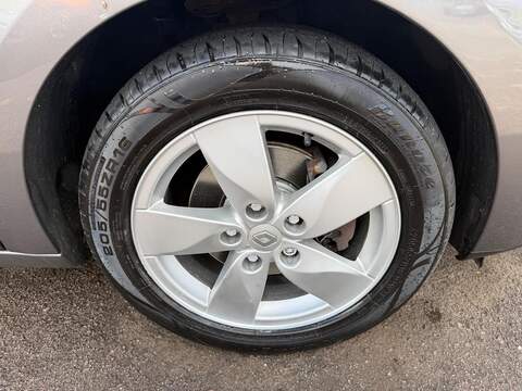 Renault Megane 1.6 16V Dynamique Euro 5 5dr - U172