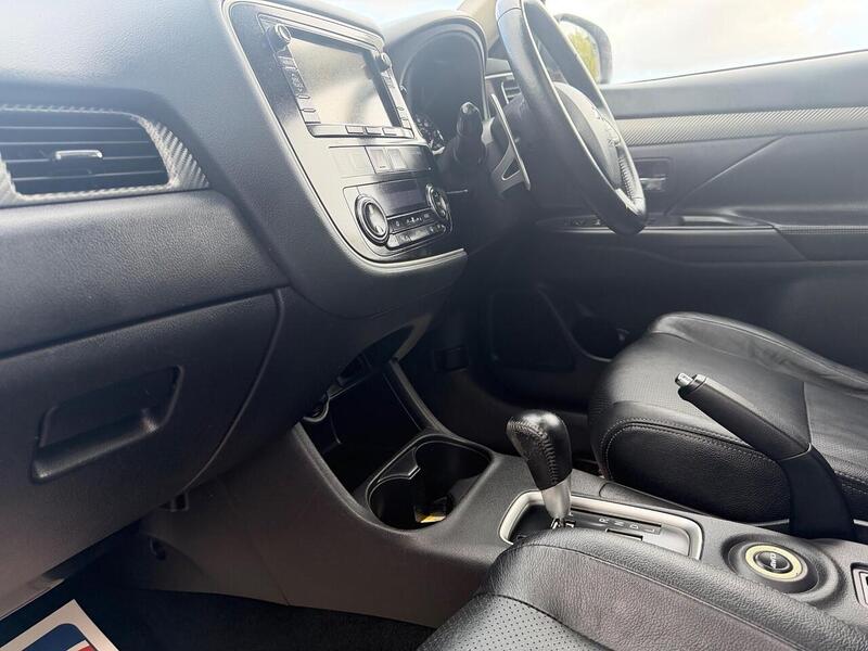 Mitsubishi Outlander 2.2 DI-D GX4 Auto 4WD Euro 5 (s/s) 5dr - U186