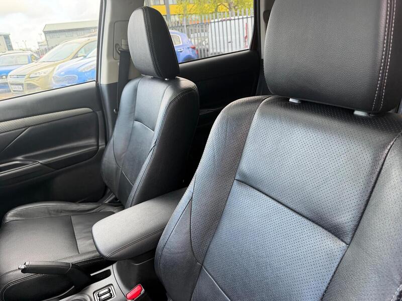 Mitsubishi Outlander 2.2 DI-D GX4 Auto 4WD Euro 5 (s/s) 5dr - U186