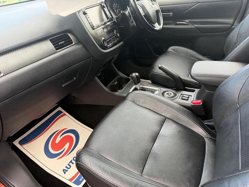 Mitsubishi Outlander 2.2 DI-D GX4 Auto 4WD Euro 5 (s/s) 5dr - U186