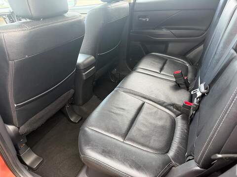 Mitsubishi Outlander 2.2 DI-D GX4 Auto 4WD Euro 5 (s/s) 5dr - U186