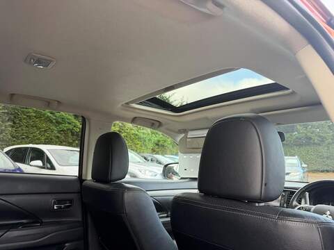 Mitsubishi Outlander 2.2 DI-D GX4 Auto 4WD Euro 5 (s/s) 5dr - U186