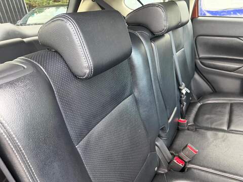 Mitsubishi Outlander 2.2 DI-D GX4 Auto 4WD Euro 5 (s/s) 5dr - U186