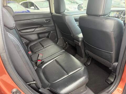 Mitsubishi Outlander 2.2 DI-D GX4 Auto 4WD Euro 5 (s/s) 5dr - U186