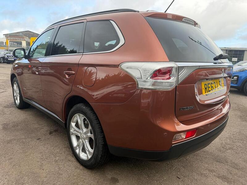 Mitsubishi Outlander 2.2 DI-D GX4 Auto 4WD Euro 5 (s/s) 5dr - U186