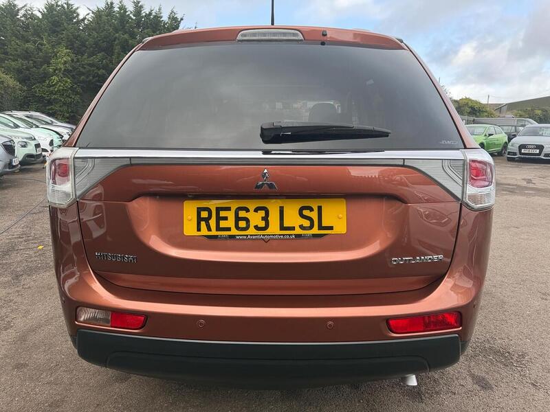 Mitsubishi Outlander 2.2 DI-D GX4 Auto 4WD Euro 5 (s/s) 5dr - U186