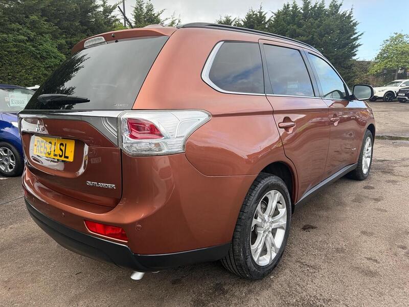 Mitsubishi Outlander 2.2 DI-D GX4 Auto 4WD Euro 5 (s/s) 5dr - U186