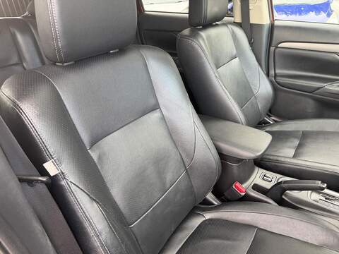 Mitsubishi Outlander 2.2 DI-D GX4 Auto 4WD Euro 5 (s/s) 5dr - U186