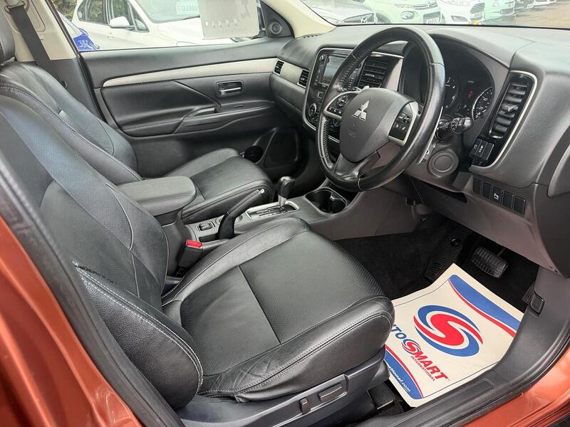 Mitsubishi Outlander 2.2 DI-D GX4 Auto 4WD Euro 5 (s/s) 5dr - U186