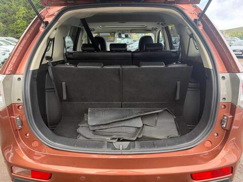 Mitsubishi Outlander 2.2 DI-D GX4 Auto 4WD Euro 5 (s/s) 5dr - U186