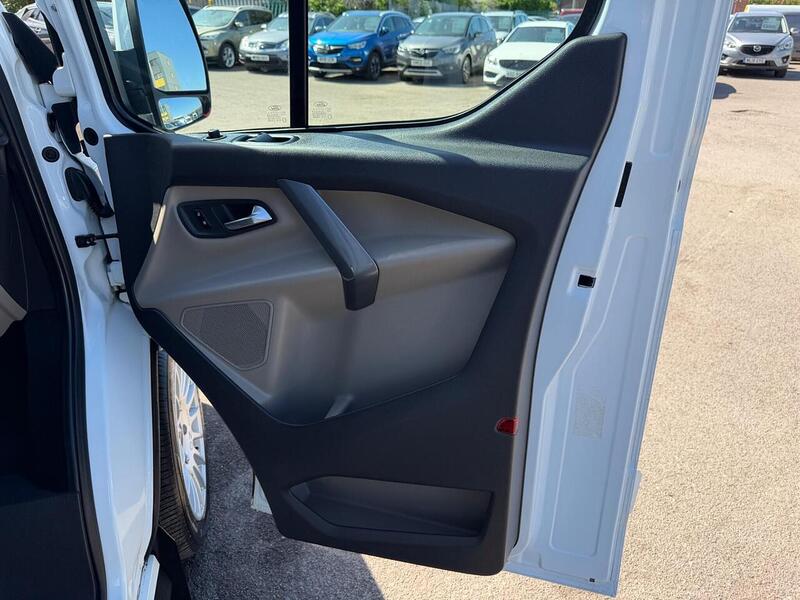 Ford Transit Custom 2.2 TDCi 290 Limited Combi Van 6dr Diesel Manual L1 H1 (191 g/km, 153 bhp) - U197