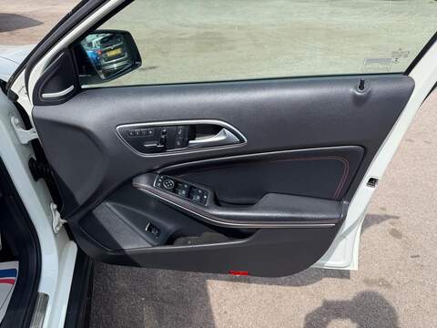 Mercedes-Benz GLA 2.1 GLA200d AMG Line (Premium Plus) Euro 6 (s/s) 5dr - U224